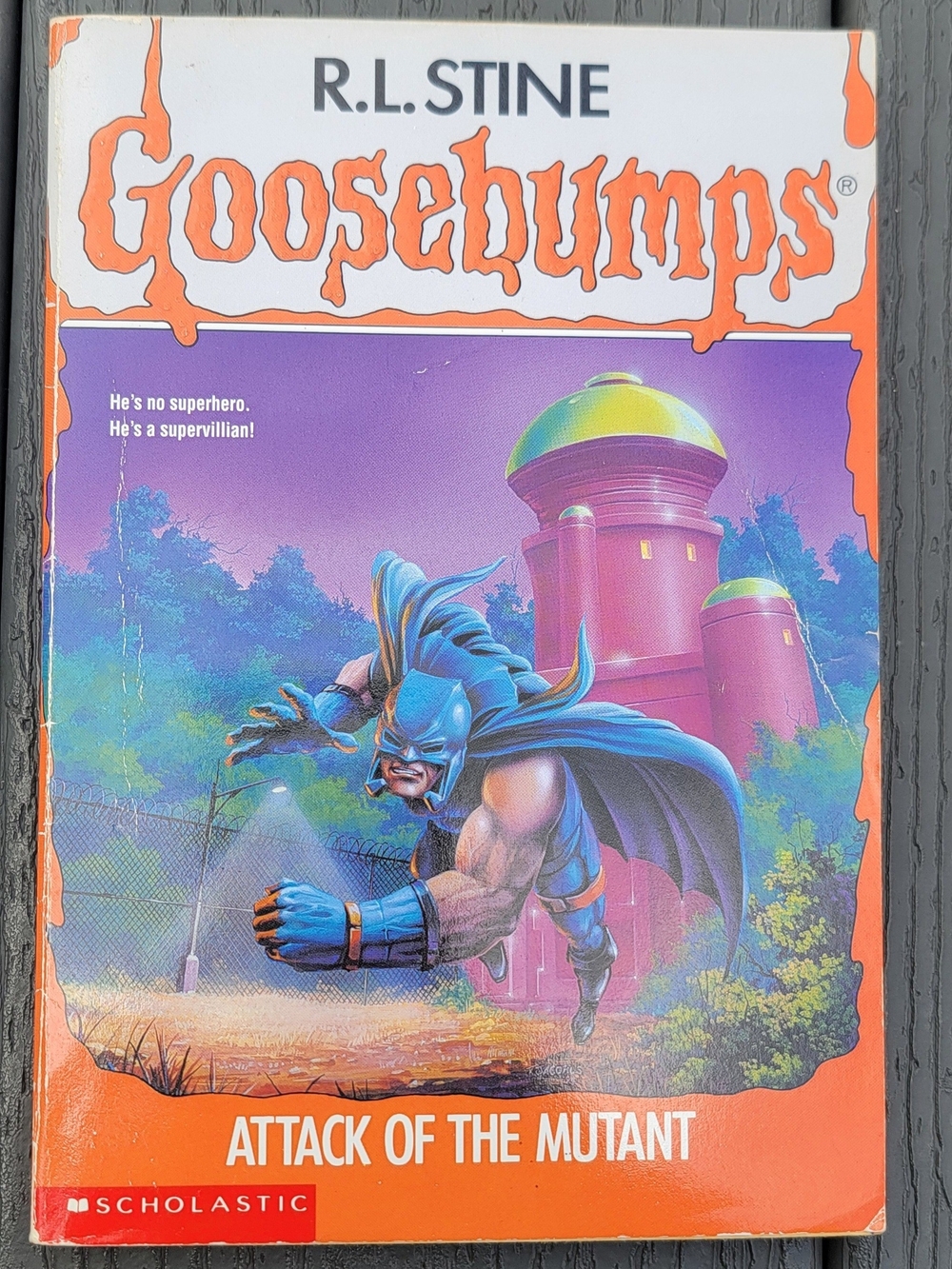 R.L. Stine Goosebumps: Attack of the Mutant - Blue Cover